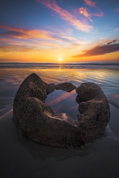 Cracked Moeraki