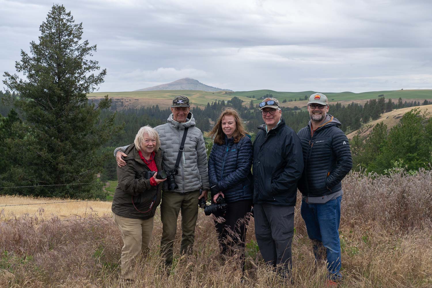 photographers on a bluff overlooking Steptoe Butte in the Palouse